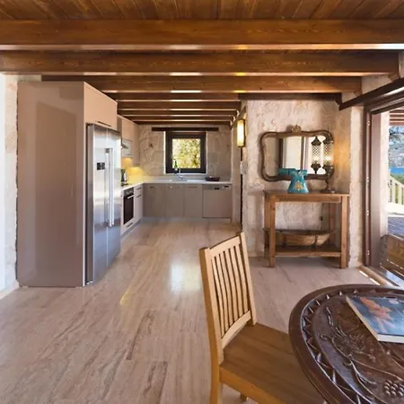 Korsan Tas Bahce Villa Kalkan