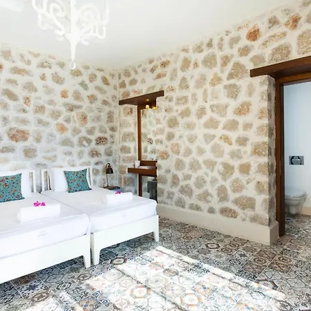 Korsan Tas Bahce Kalkan